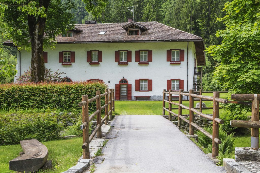 entrata casa delle maestranze carisolo vicino a pinzolo